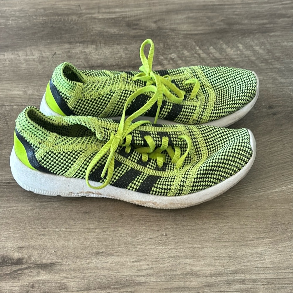Adidas green and black running shoe size 7